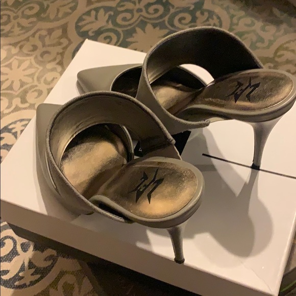 Beautiful Shoes 👠 ❤️❤️ - Picture 5 of 6